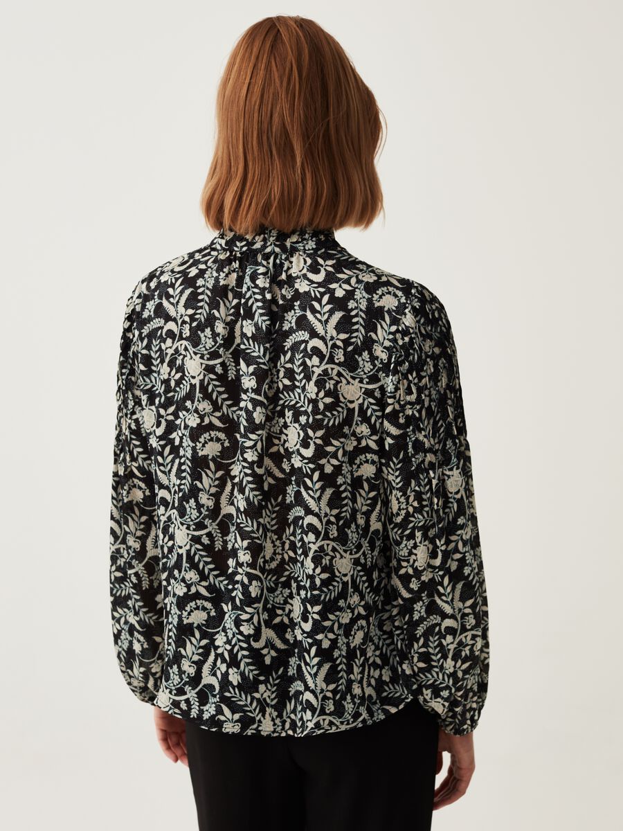 Blusa con laccetto stampa foliage_2