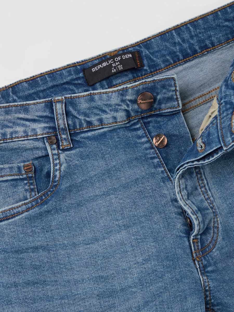 Slim-fit jeans with five pockets_5