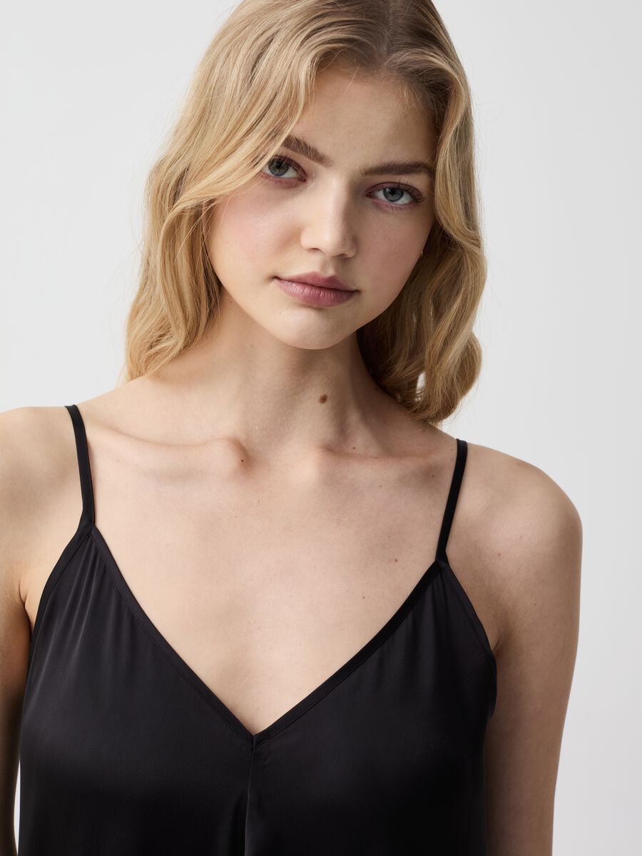 Long dress in satin with spaghetti straps_1