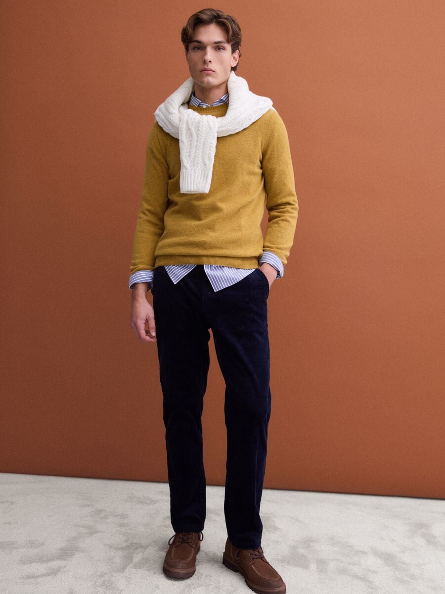 Pullover giallo in pura lana a girocollo regular fit_1