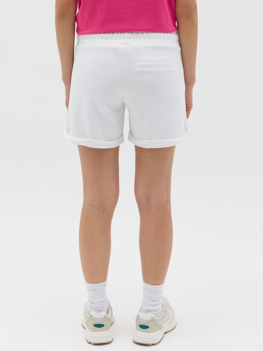White shorts in fleece with print_3