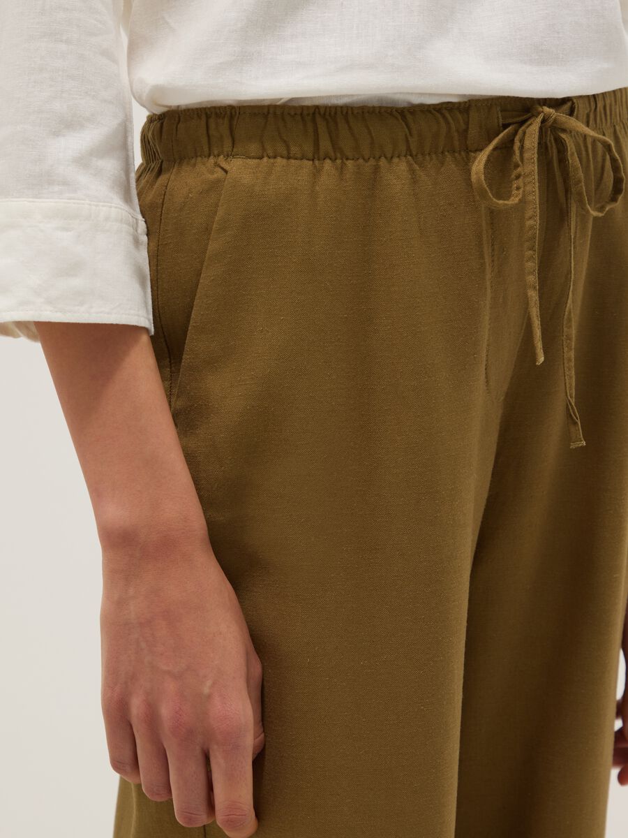 Pantaloni in misto viscosa e lino marroni straight fit con coulisse_3