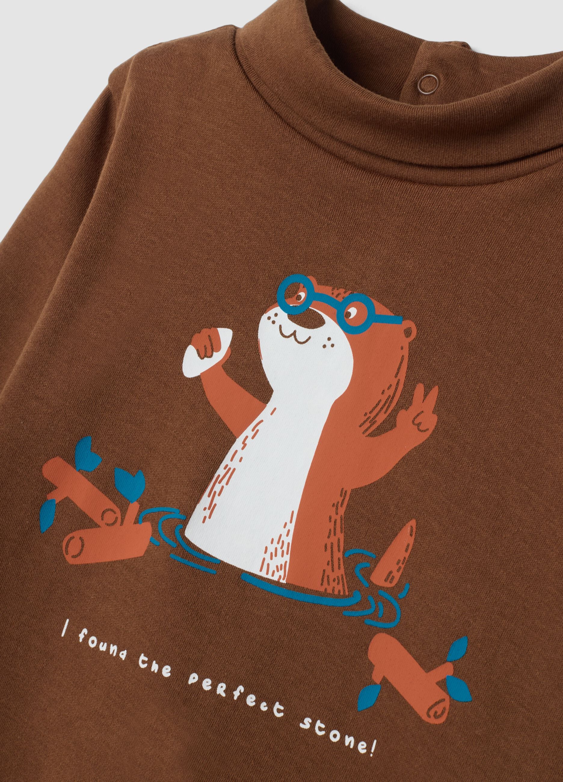 Maglia marrone scuro in puro cotone organico con dolcevita
