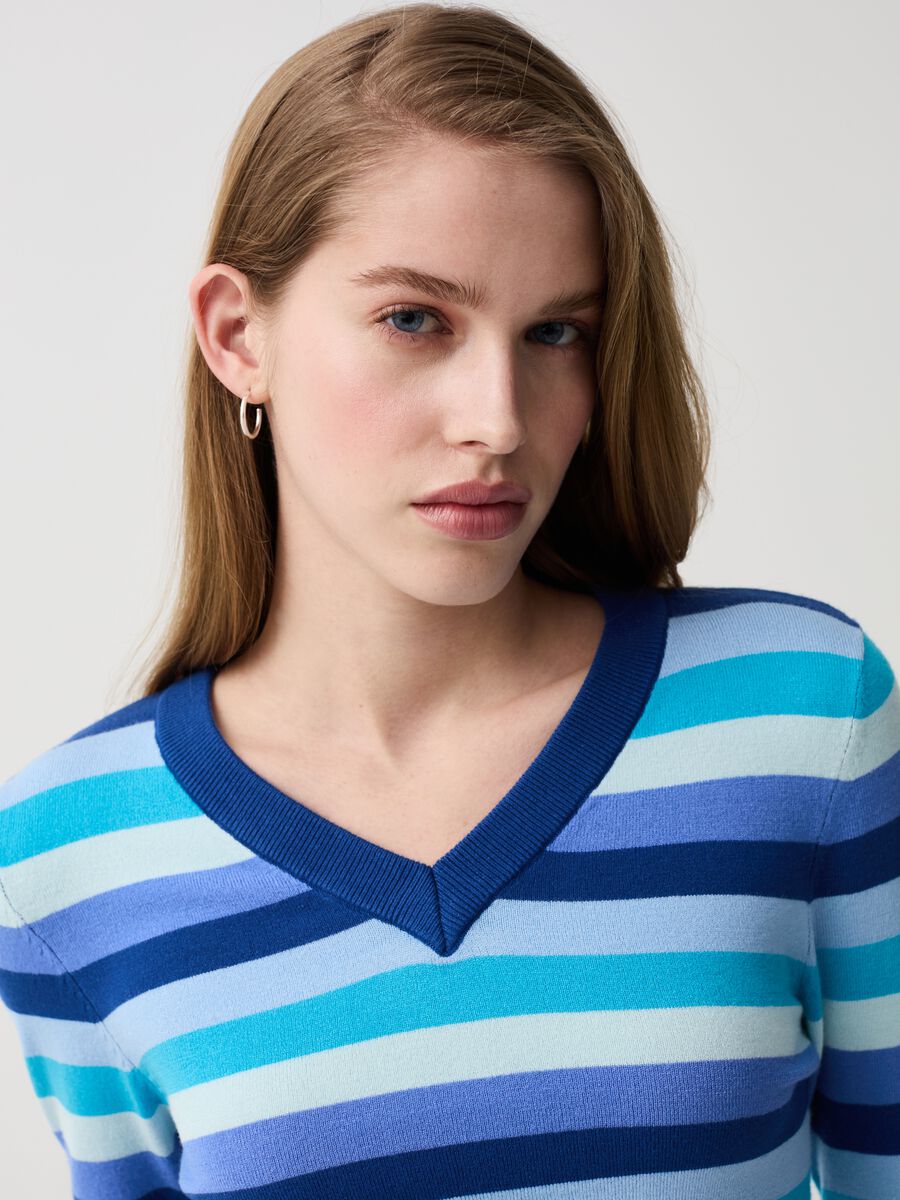 Striped pullover with V neck_2
