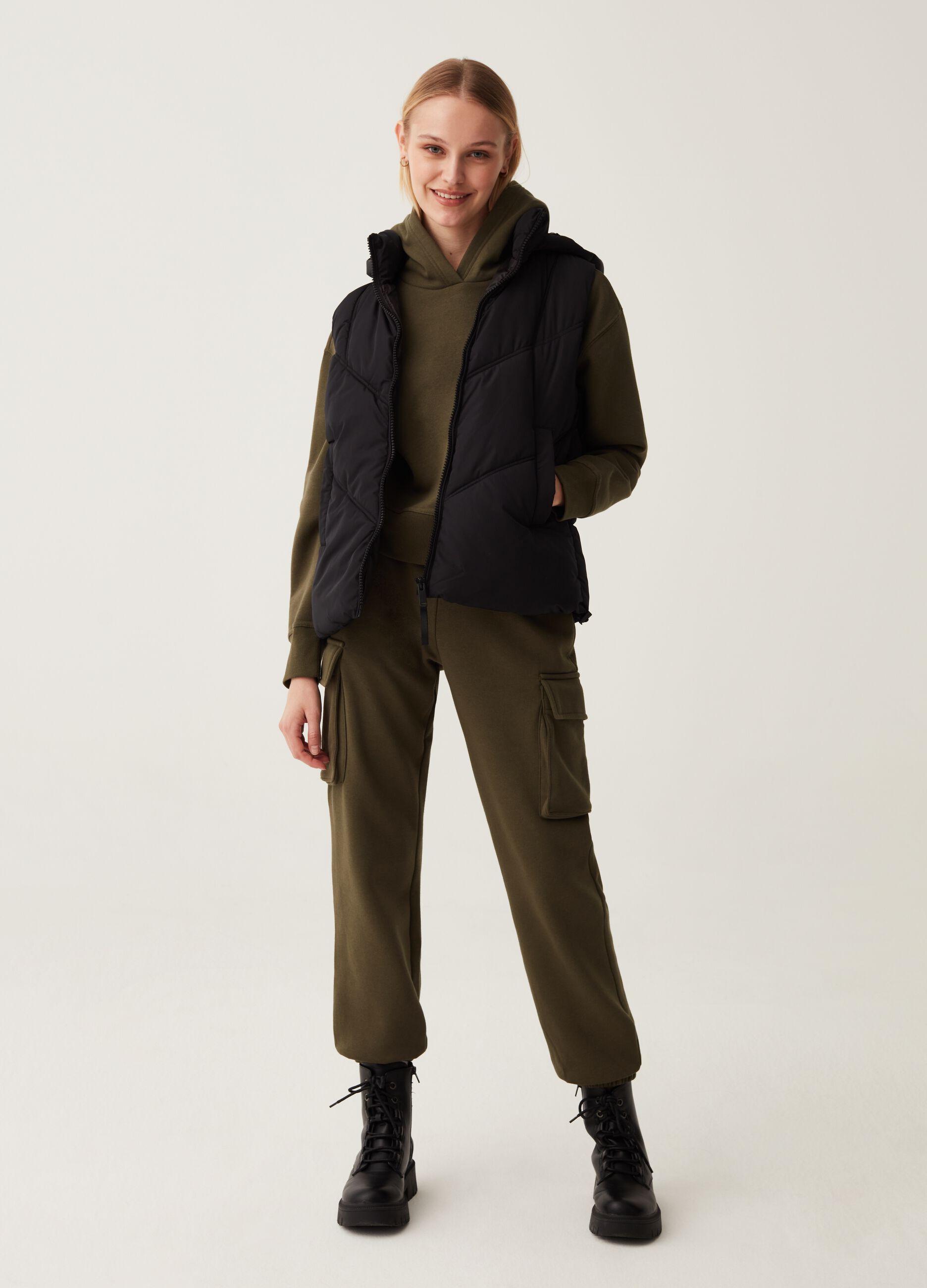 Gilet full-zip trapuntato con cappuccio_0
