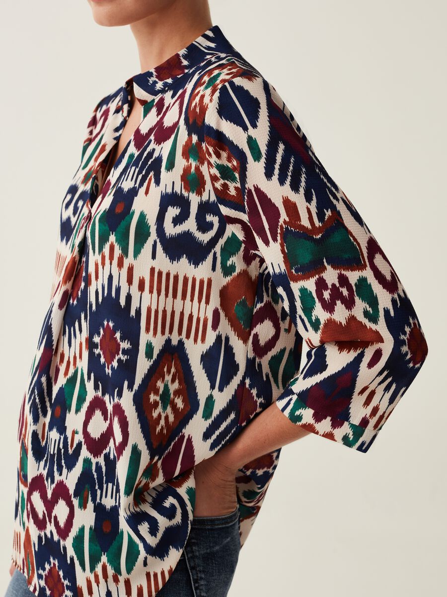 Blusa in crêpe con stampa ikat_3