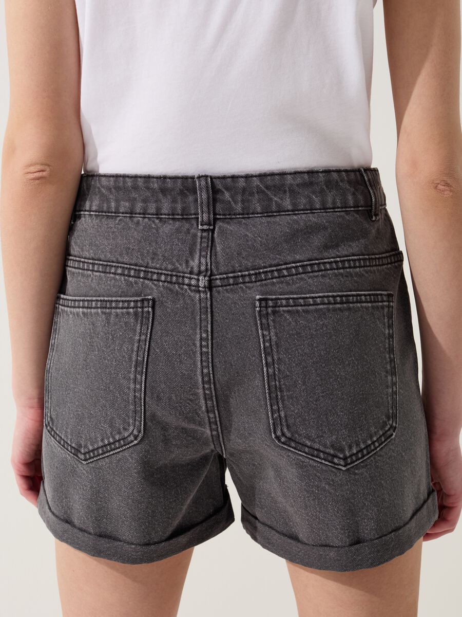 Mum-fit shorts in denim_2