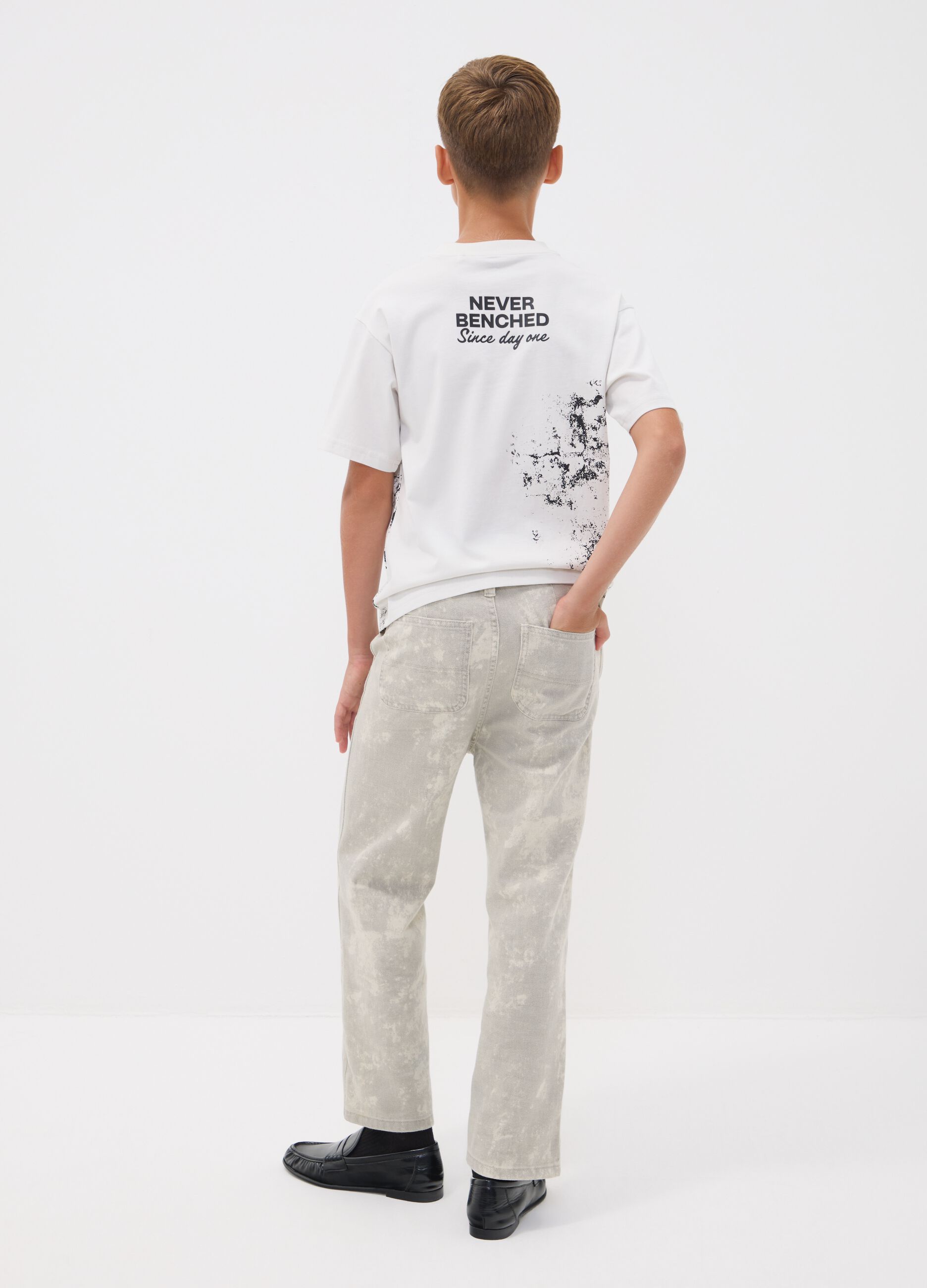 White pure cotton boys&rsquo; trousers with gradient print