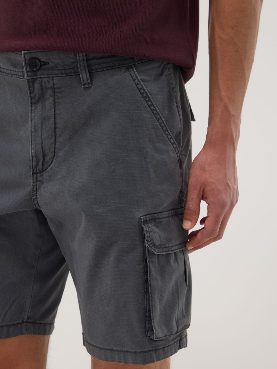 Grey stretch cotton cargo shorts_3