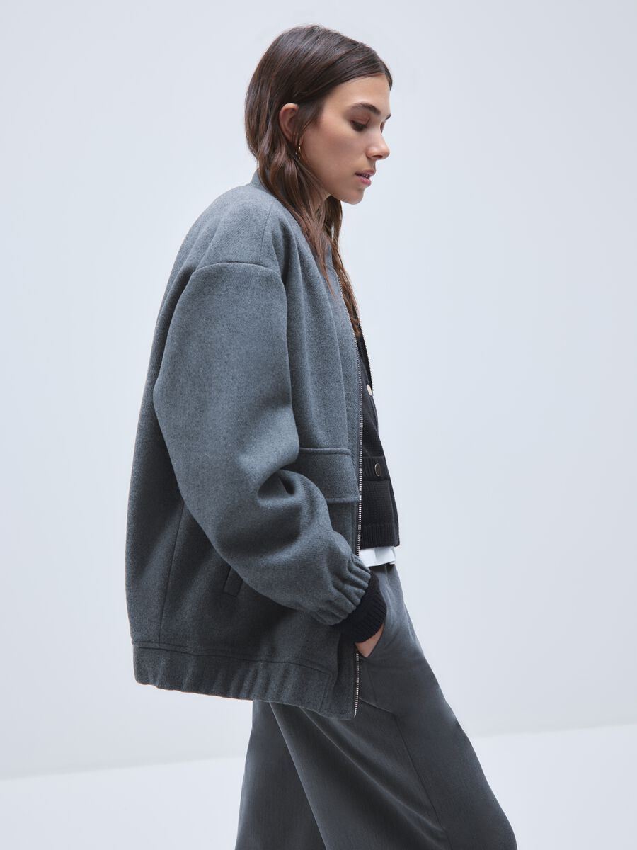 Giacca grigia con zip e vestibilità over_0