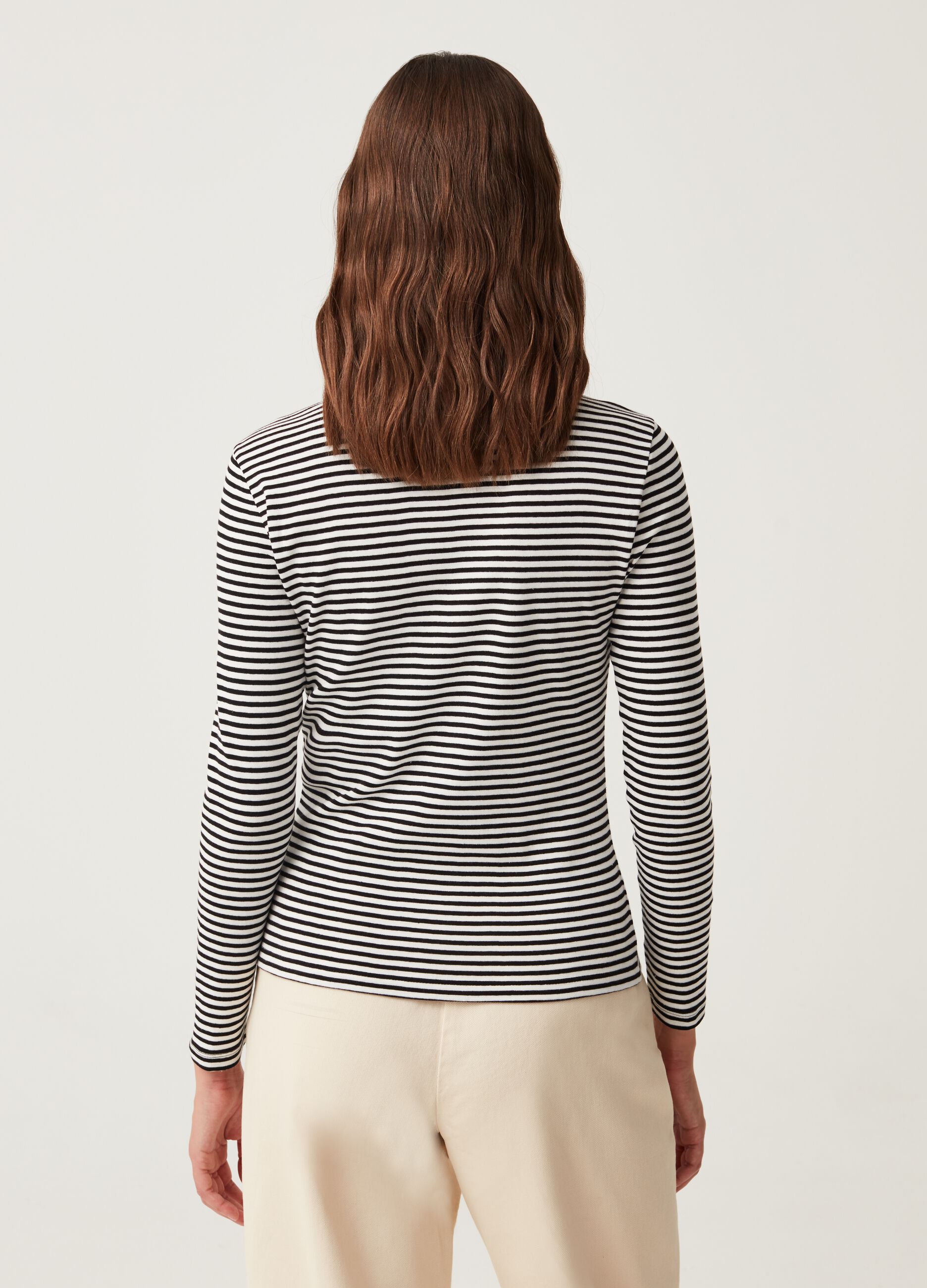 T-shirt a maniche lunghe fantasia righe_2