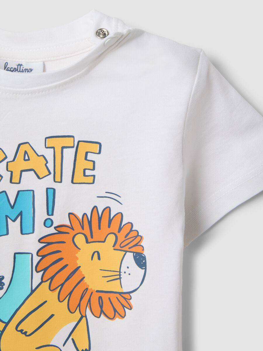 T-shirt in puro cotone bianca da bimbo regular fit con stampa skater_2