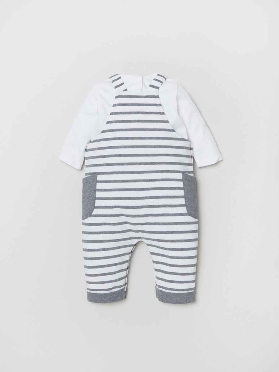 Set t-shirt e salopette a righe in cotone_1