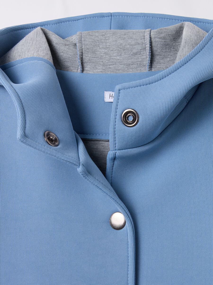 Short jacket with hood and buttons_5
