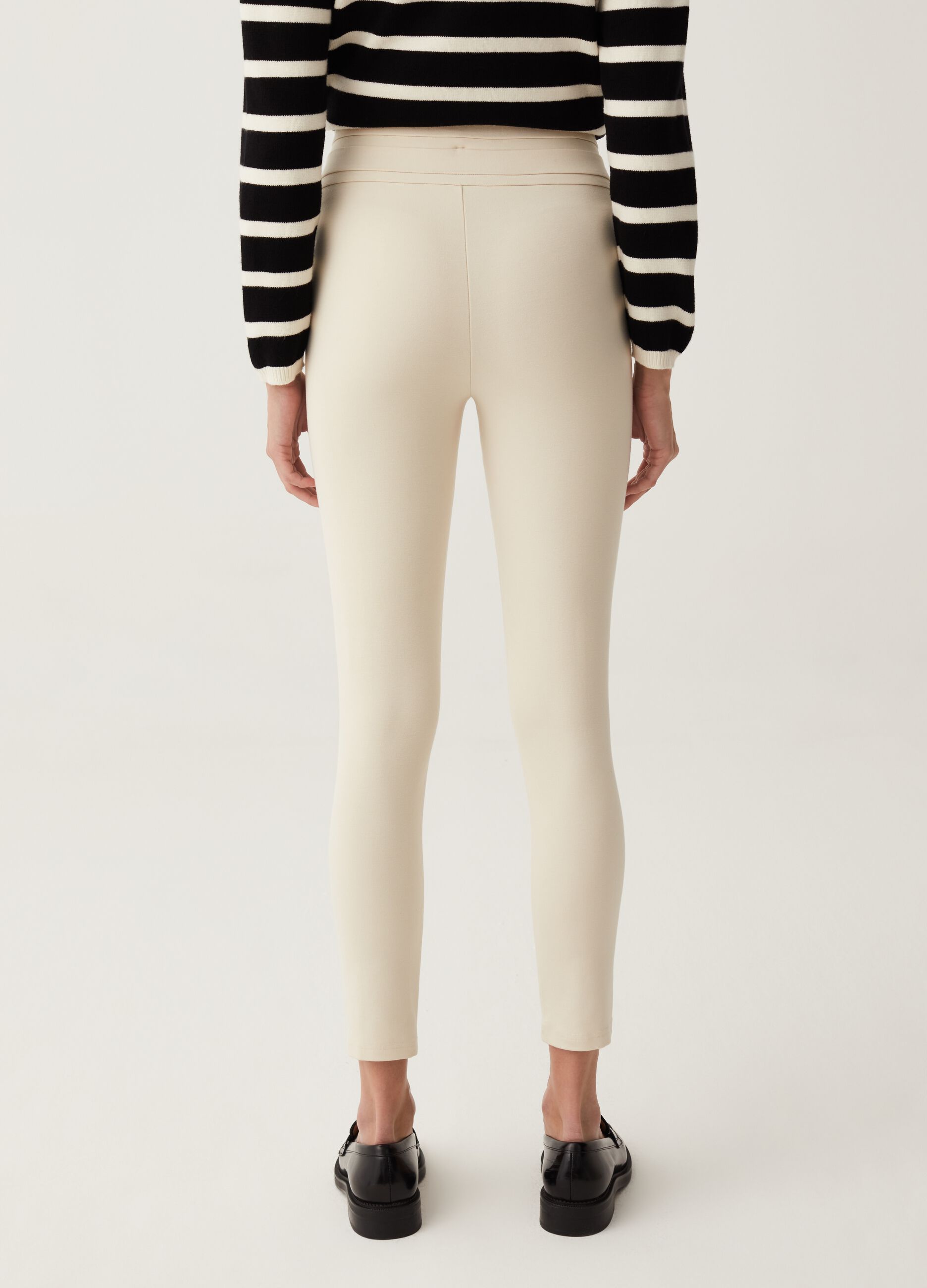 Leggings cropped con bottoni