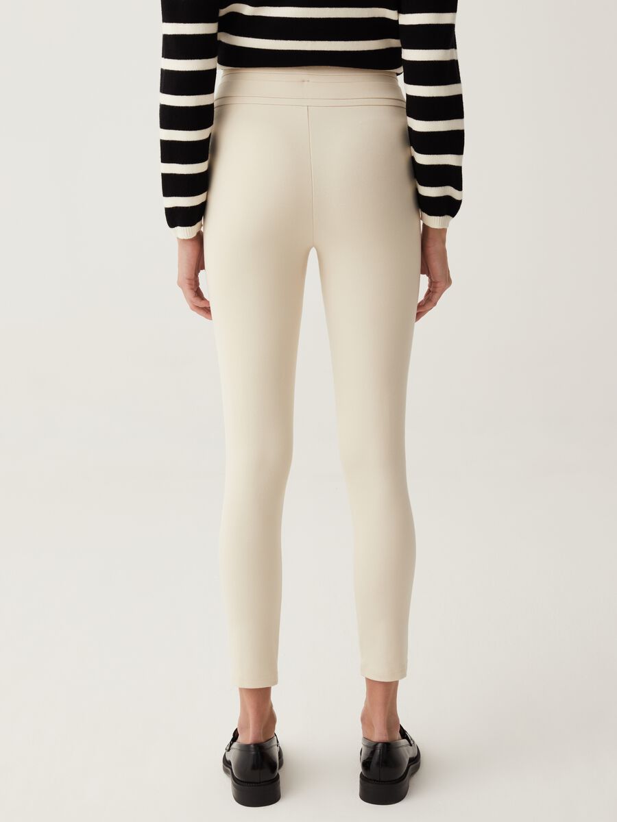 Leggings cropped con bottoni_2