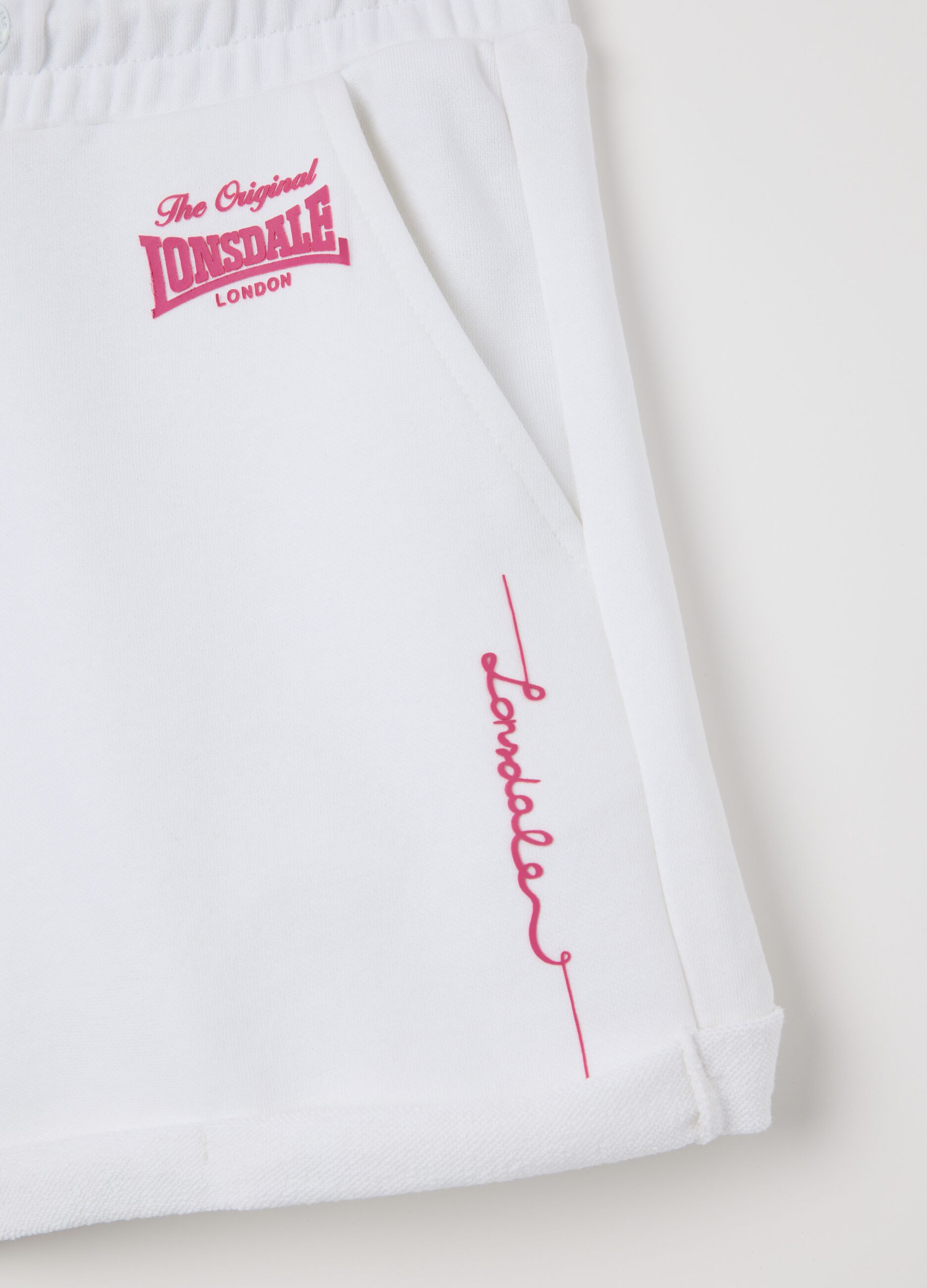 White shorts in fleece with print