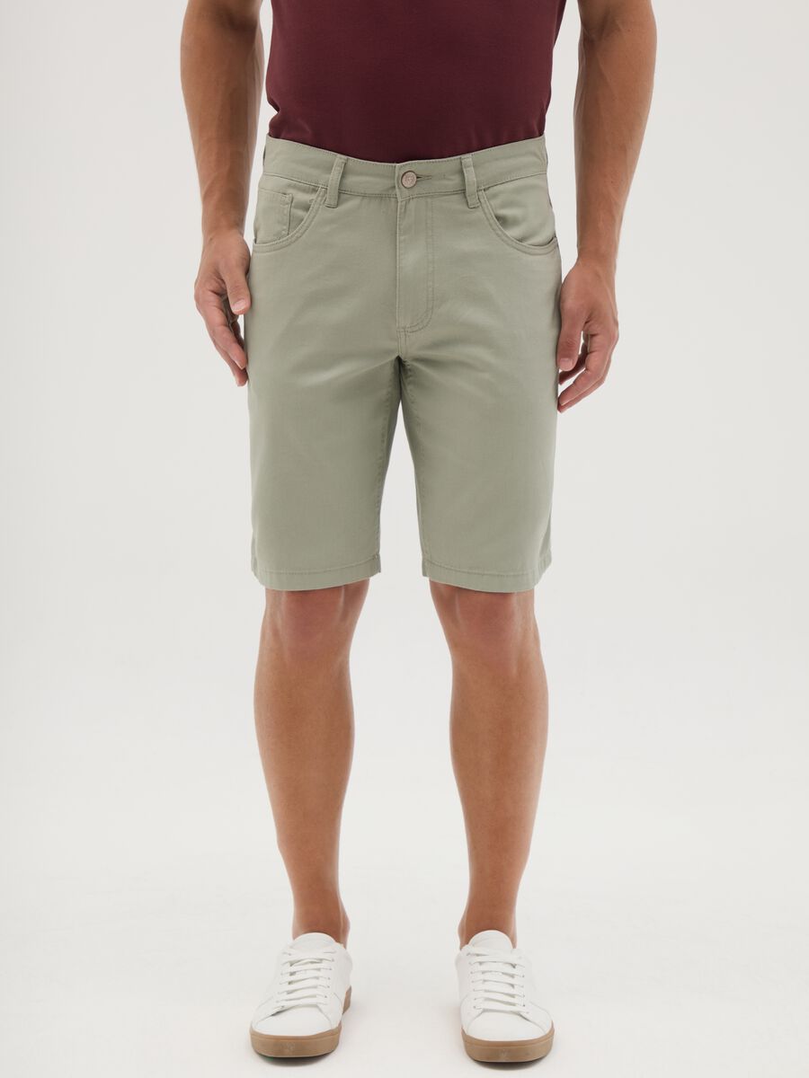 Bermuda da uomo in puro cotone verde regular fit_1