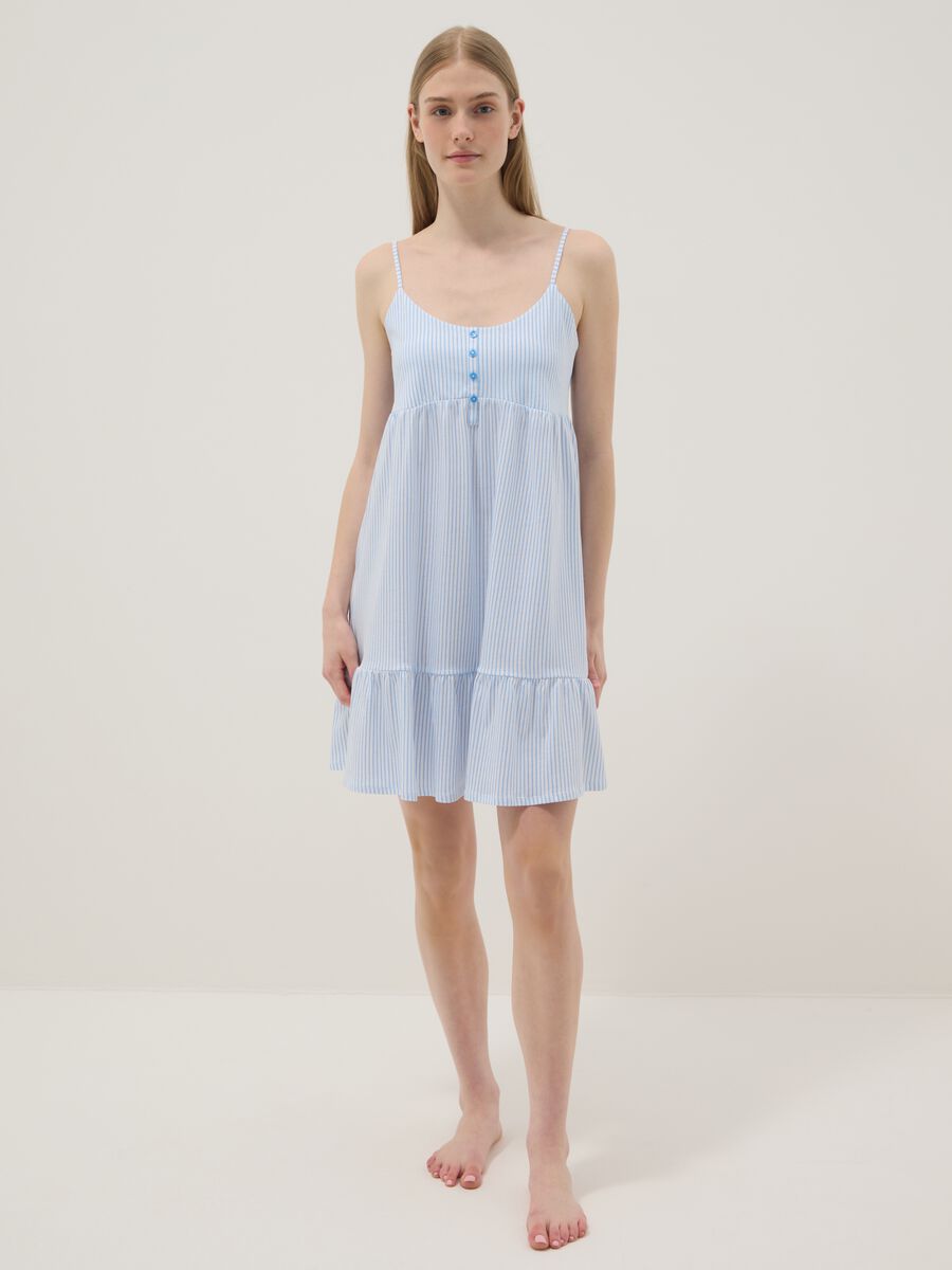 Camicia da notte in puro cotone a righe bianche e azzurre con spalline_0