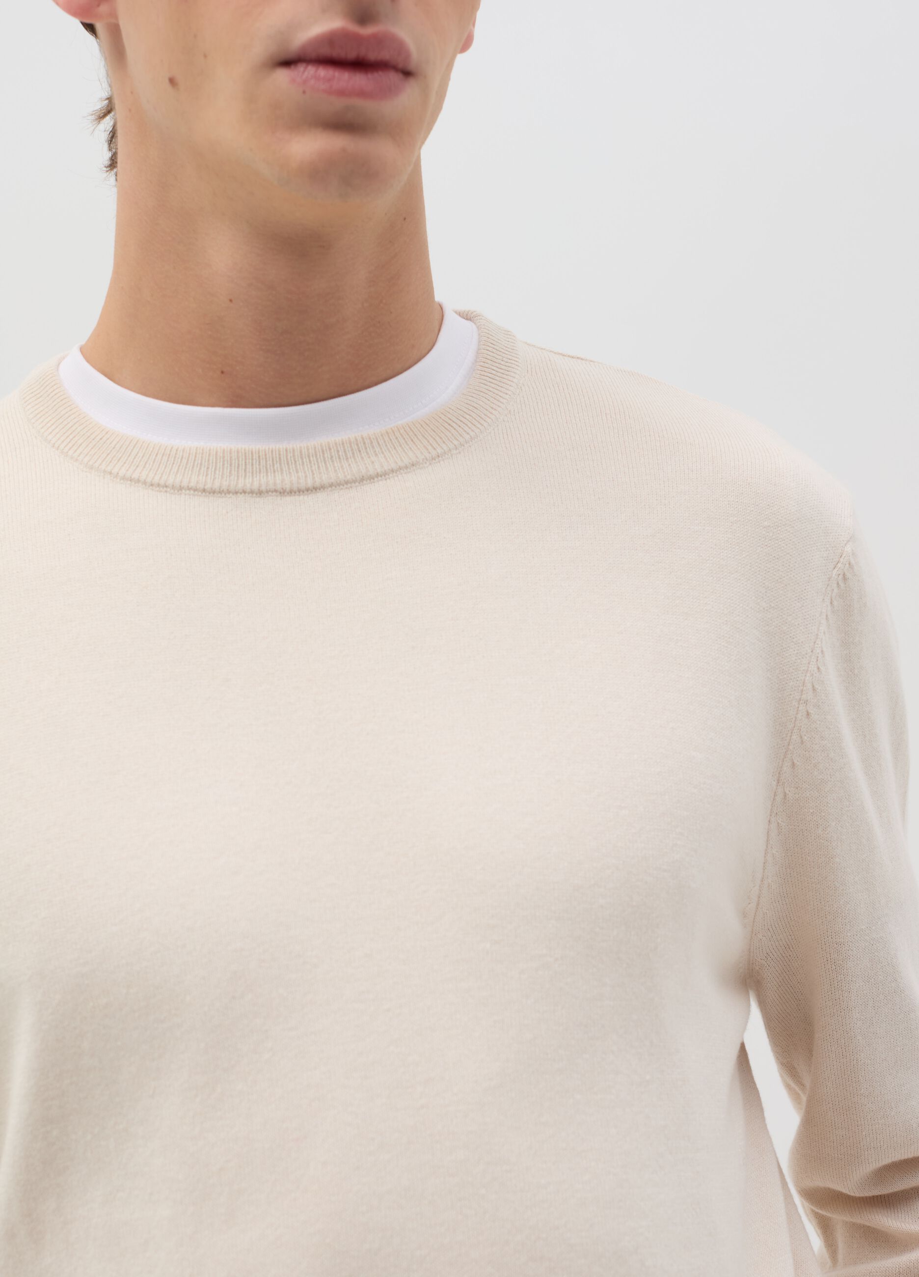 Round neck pullover
