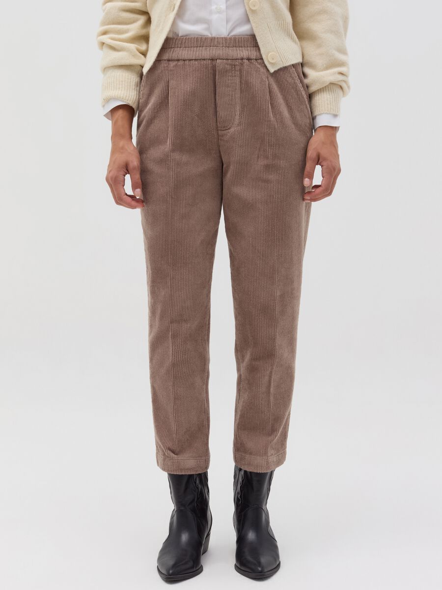 Carrot-fit trousers in corduroy with darts_1