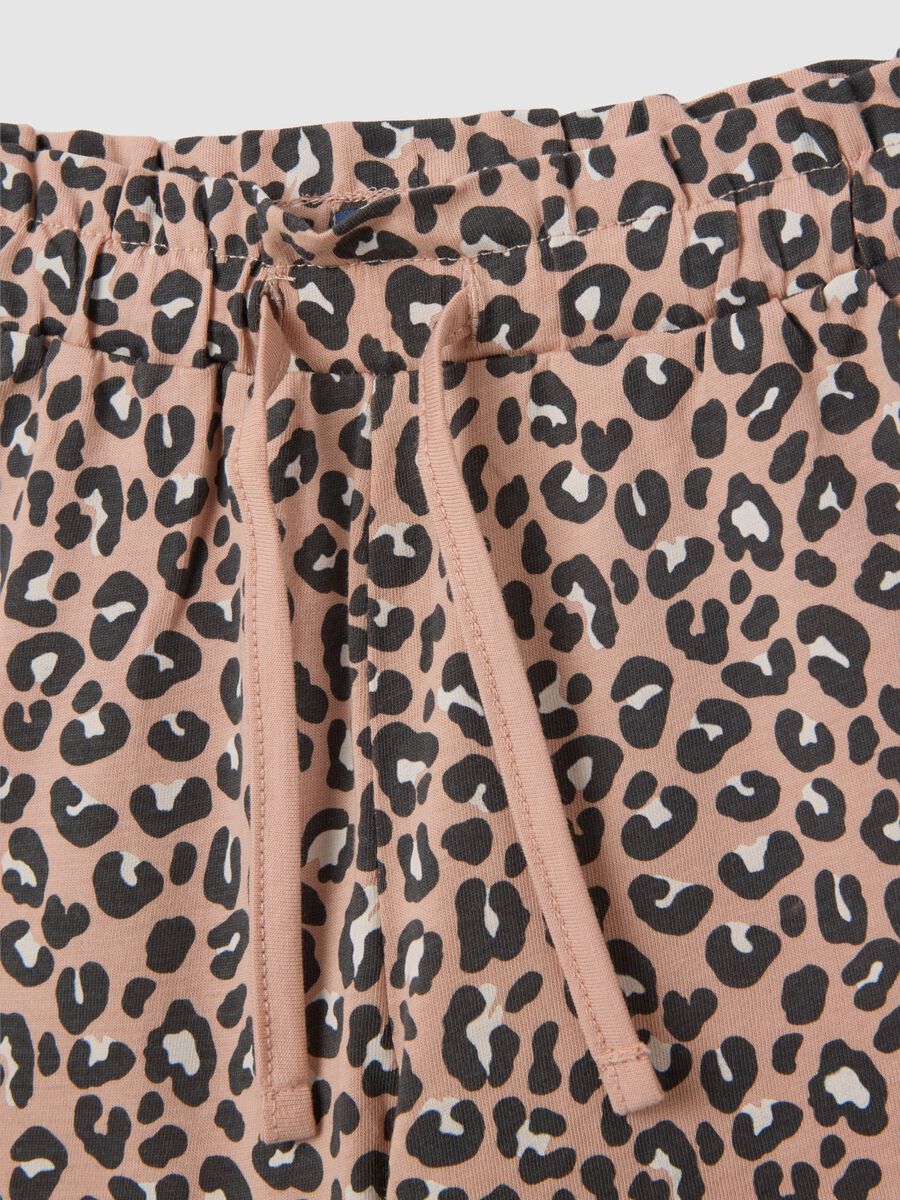 Girls' multicolour pure cotton shorts with regular fit and print_2