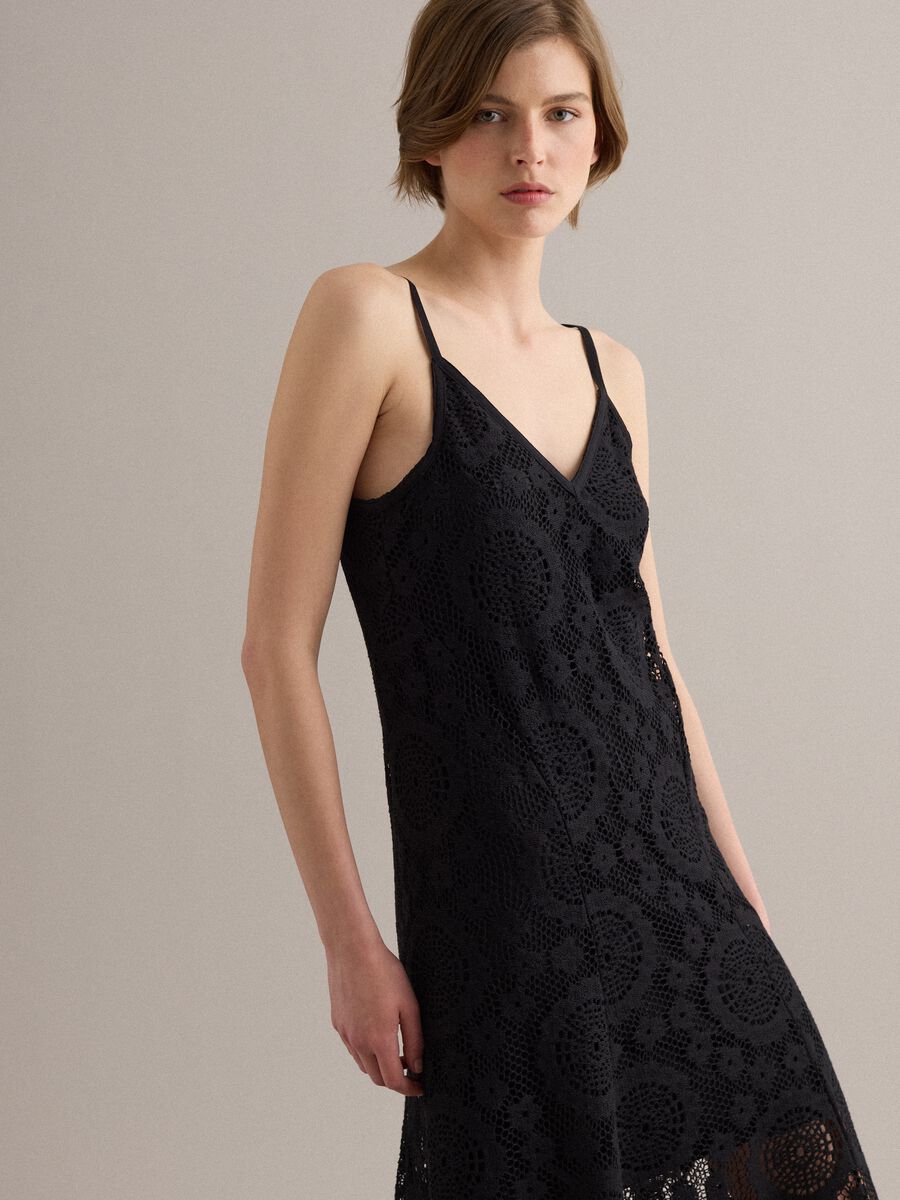 Abito nero lungo in crochet con scollo a V regular fit_3
