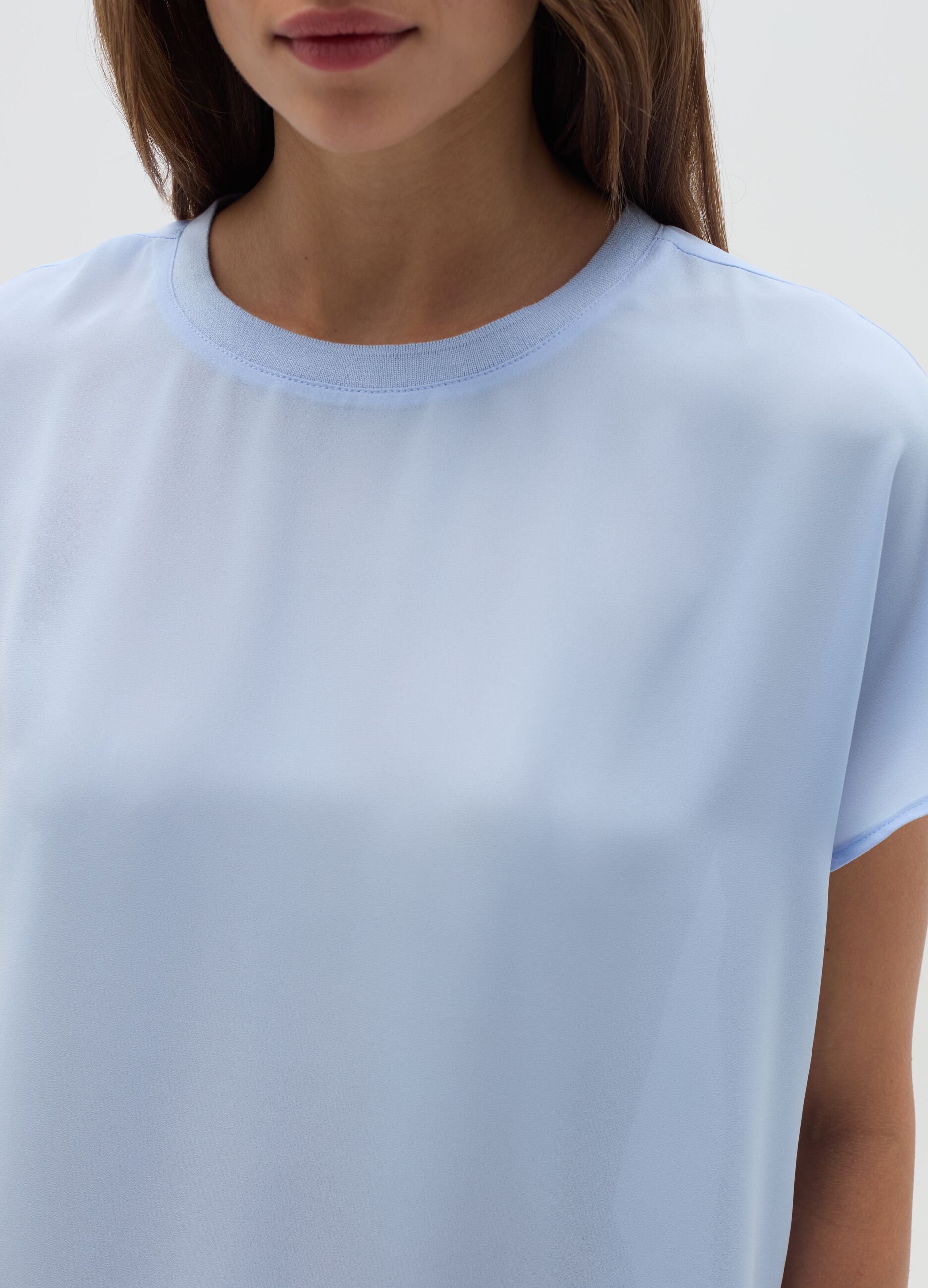 Solid colour blouse in crêpe