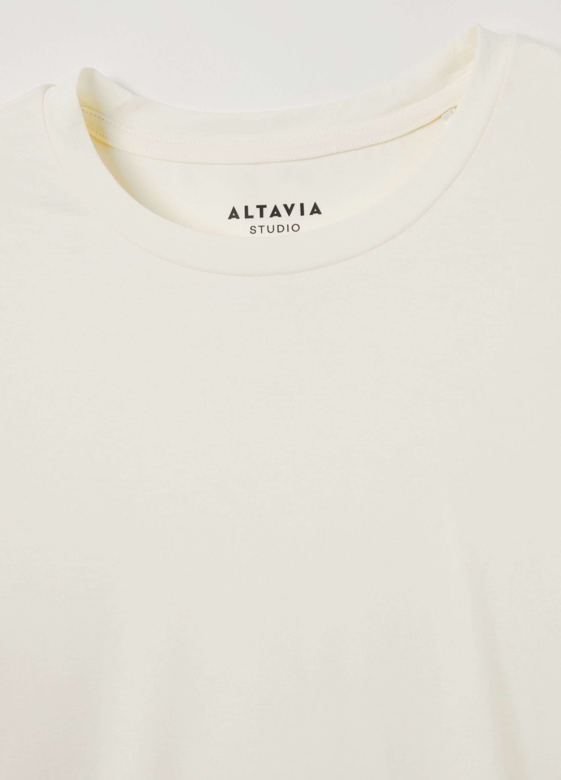 ALTAVIA STUDIO T-shirt in technical fabric