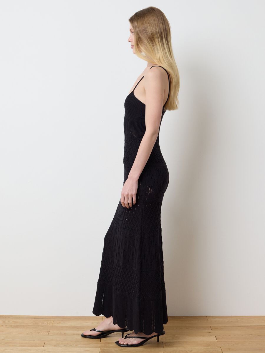 Long black dress in crochet knit_3