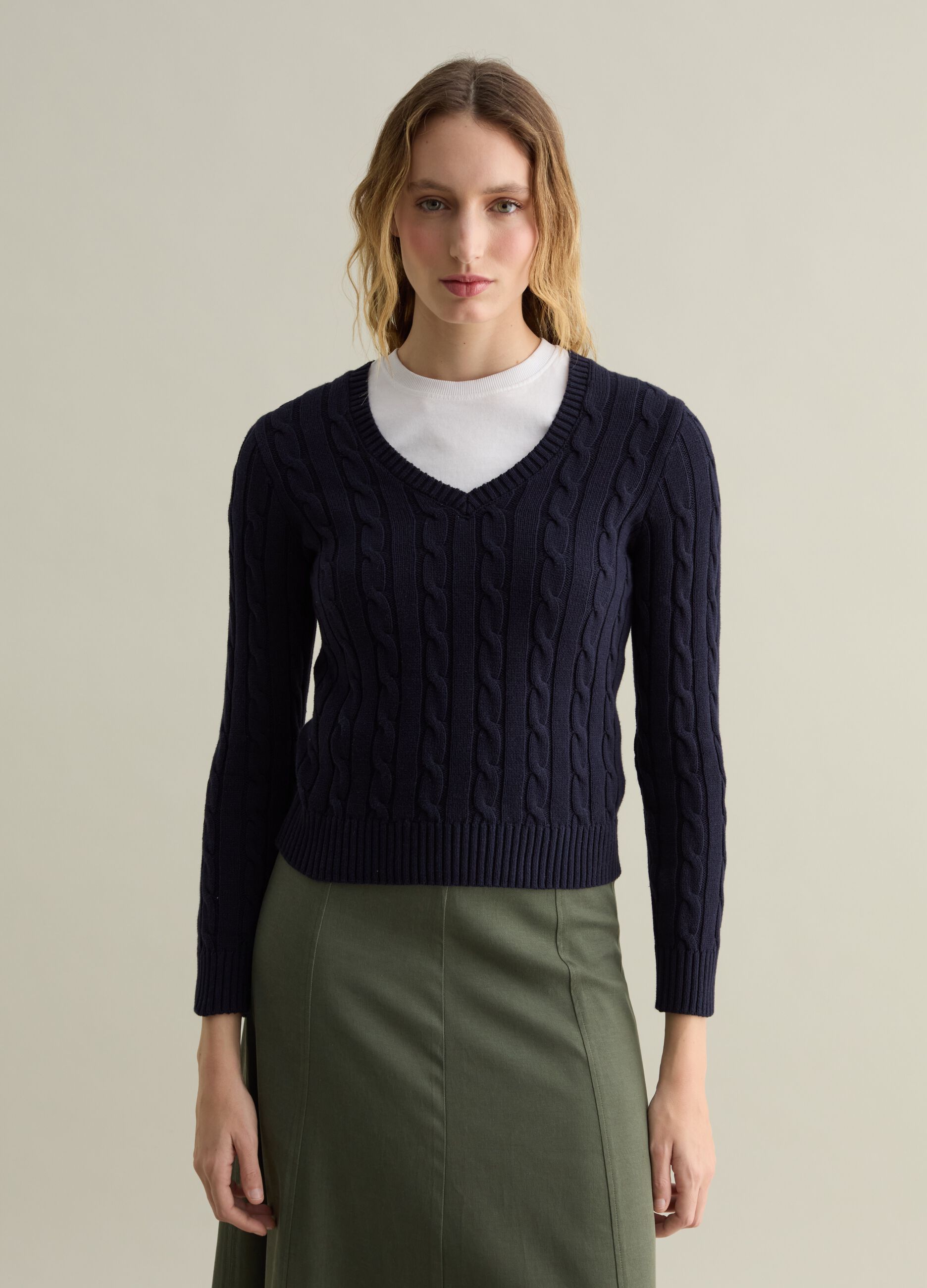Pullover a trecce con scollo a V