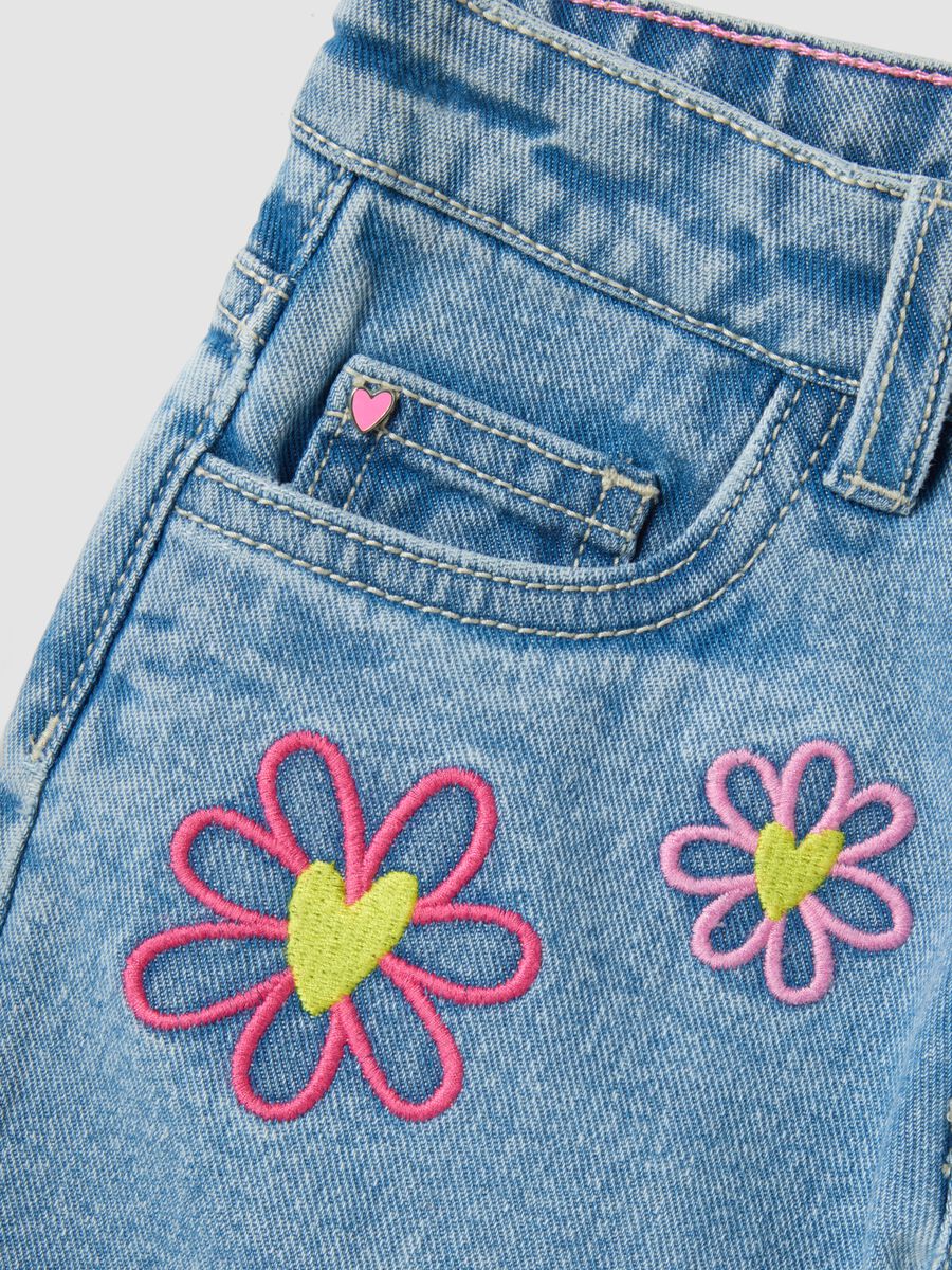Girl's regular fit light blue denim cotton shorts with embroidery_3
