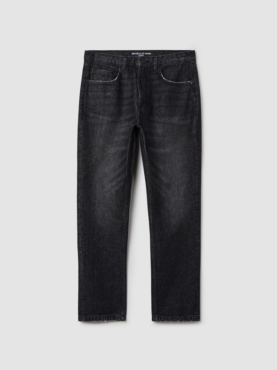 Carrot-fit jeans with fading_4