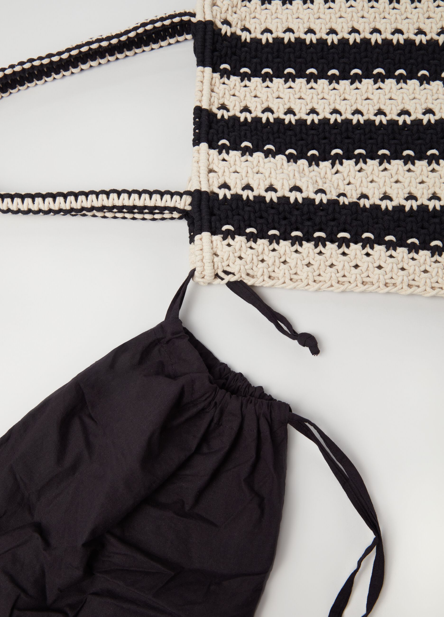 Two-tone crochet bag