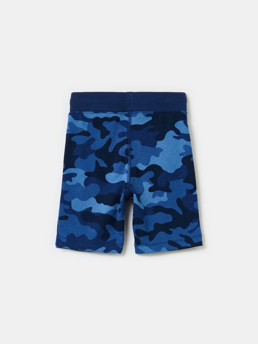 Camouflage fleece shorts with logo print_1