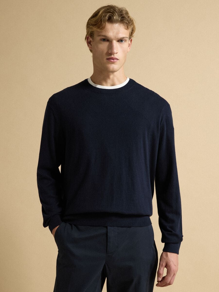 Blue crew-neck jumper in a cotton and cashmere blend, regular fit_0