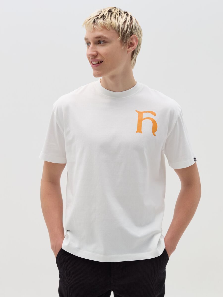 T-shirt with printed lettering_0