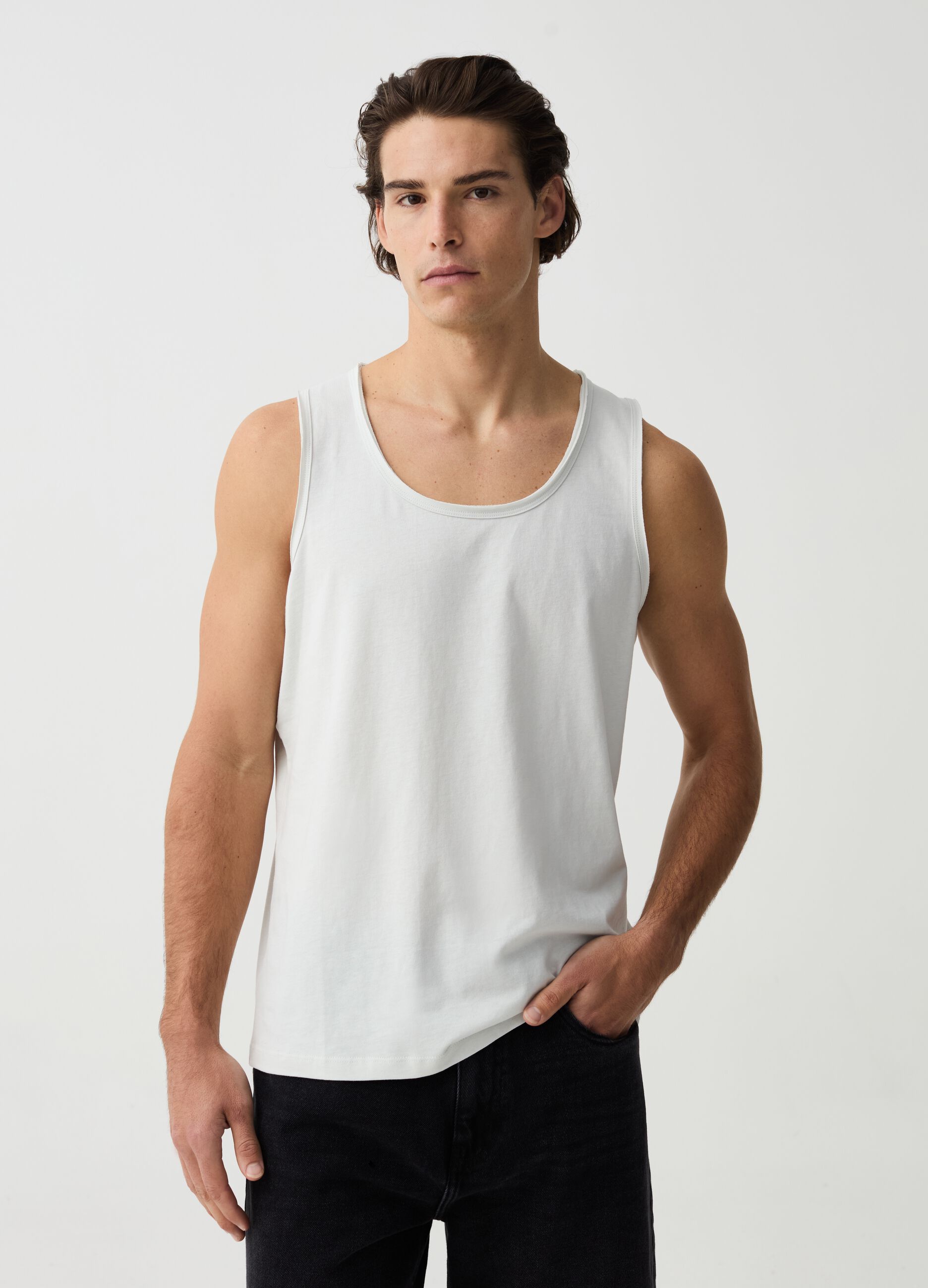 Tank top in cotone con taglio a vivo