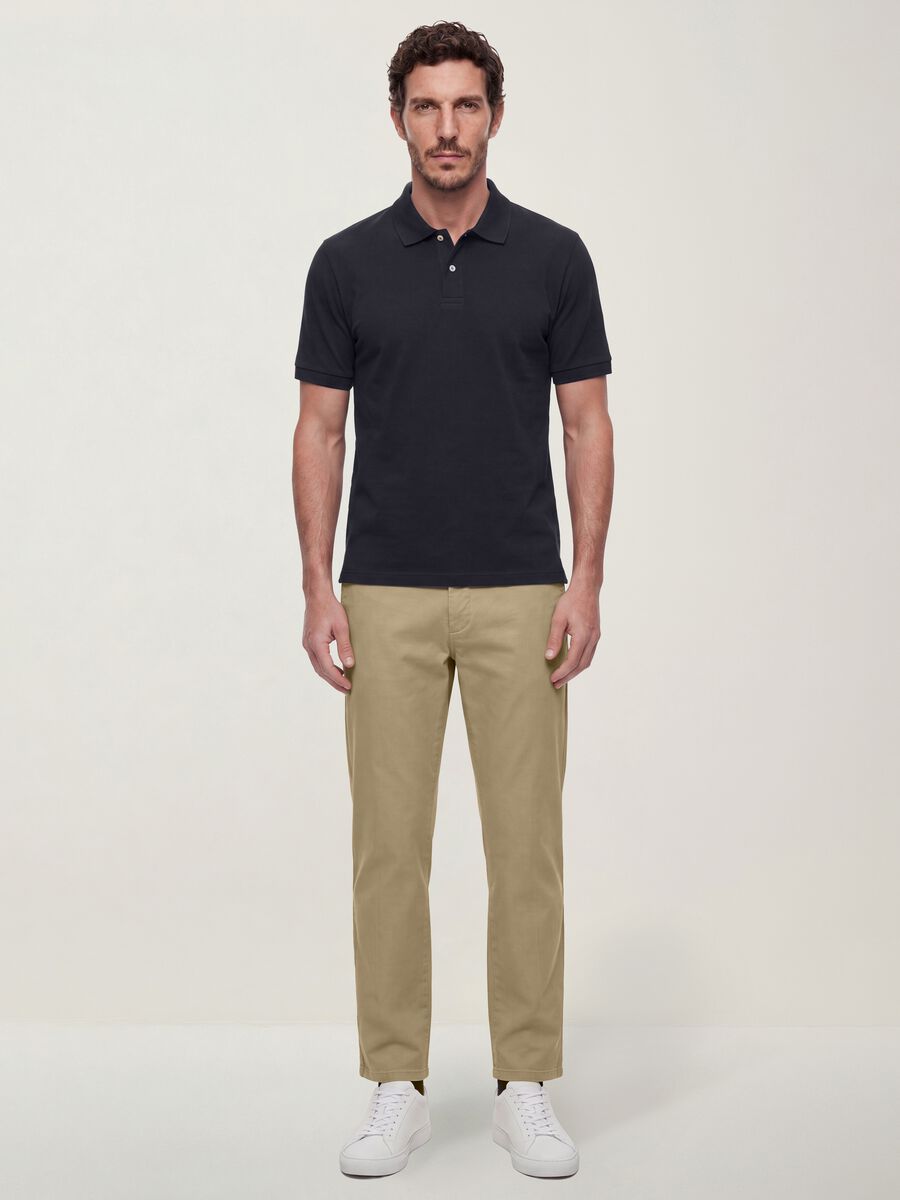 Polo nera in puro cotone piquet con colletto classico regular fit_3