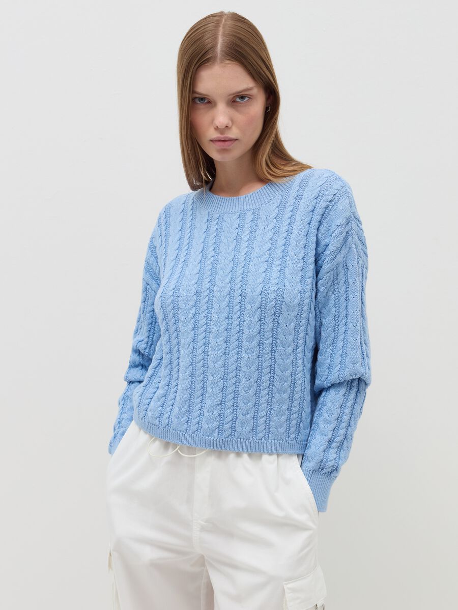 Cropped pullover with cable-knit design_3