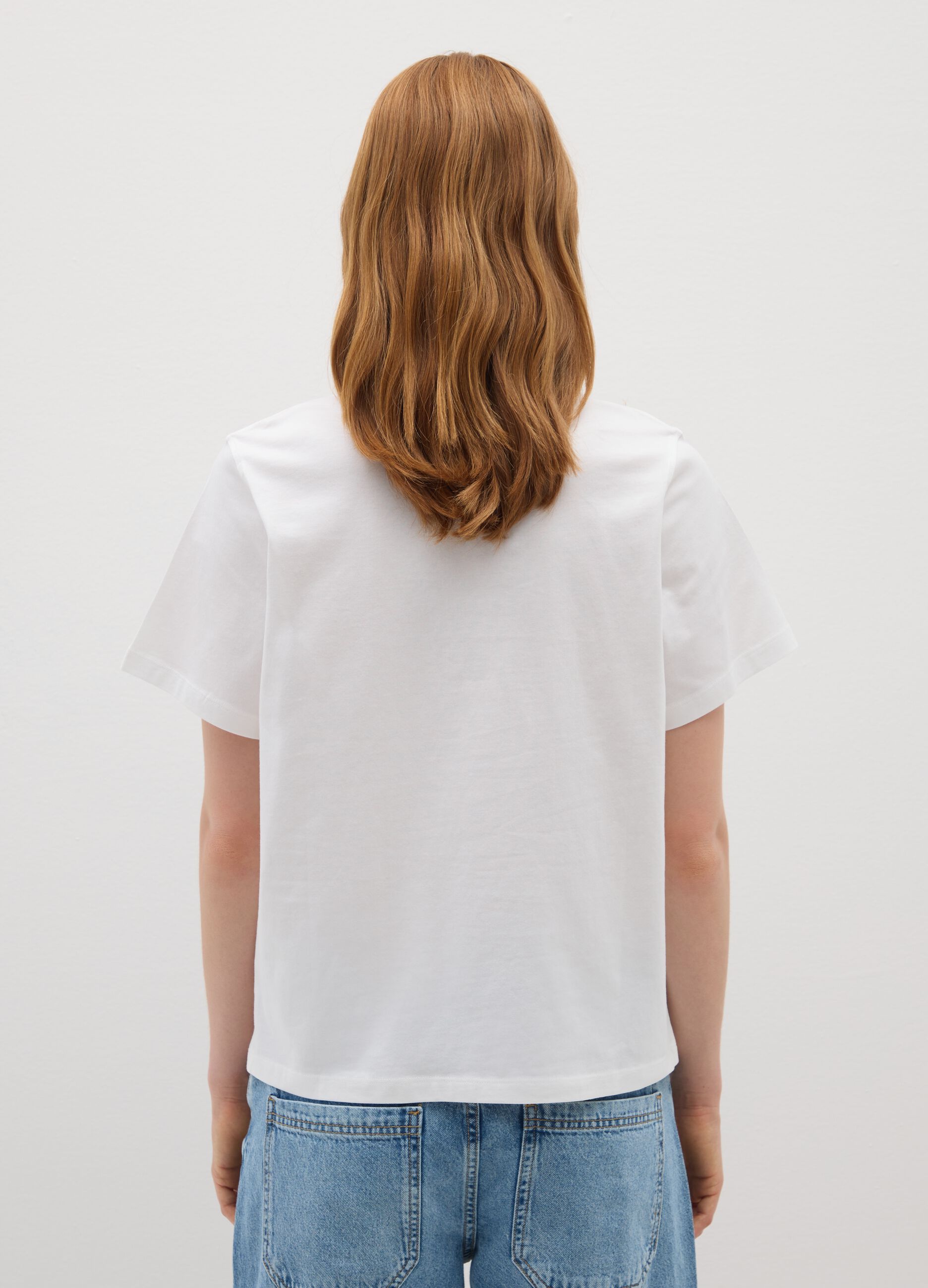 White pure cotton T-shirt relaxed fit with emblem