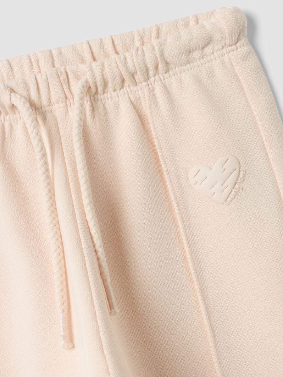 Pantaloni rosa blu in puro cotone con stampa cuore comfort fit per bimba_2