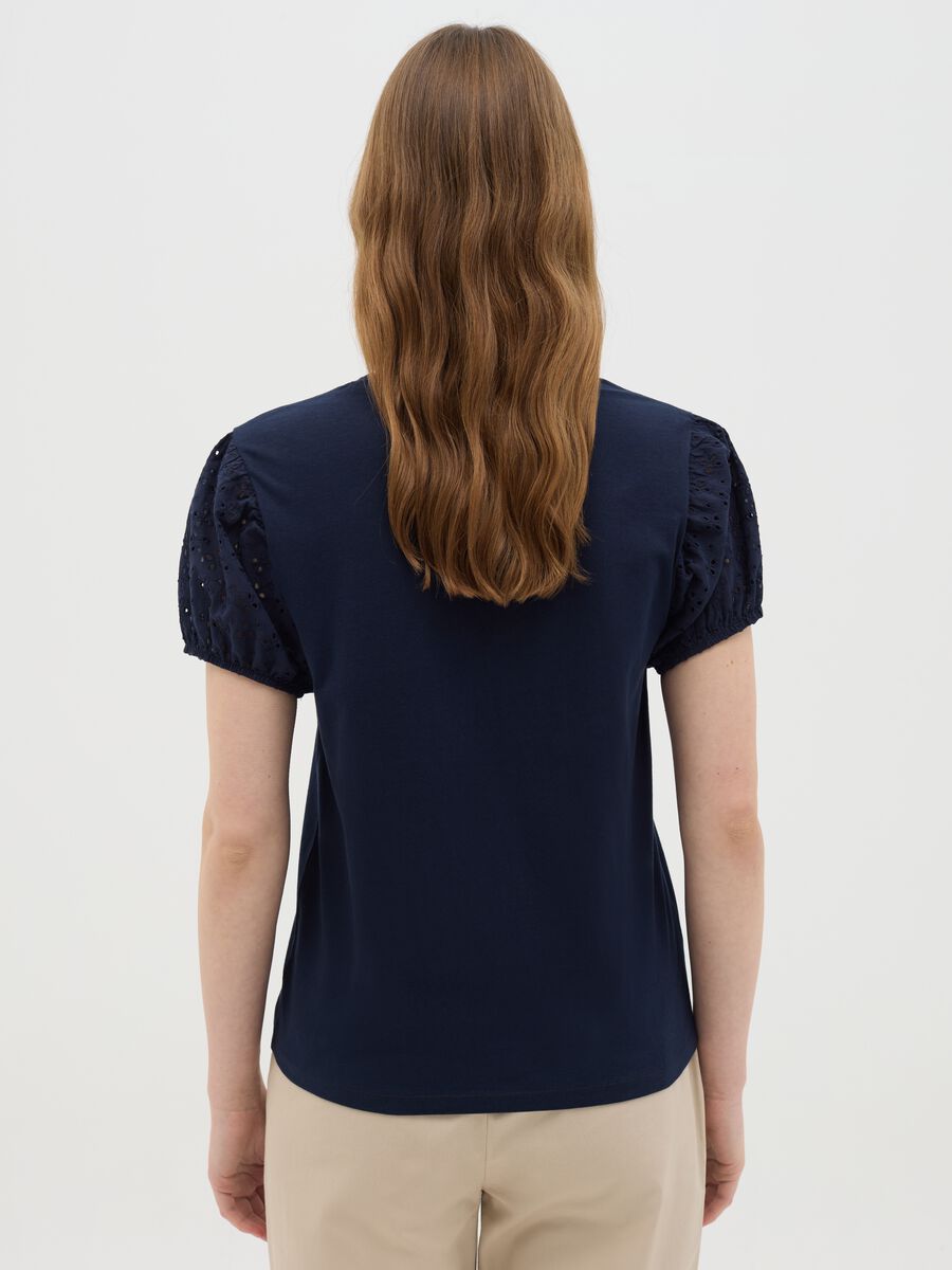 Blue cotton T-shirt with embroidered short sleeves_3