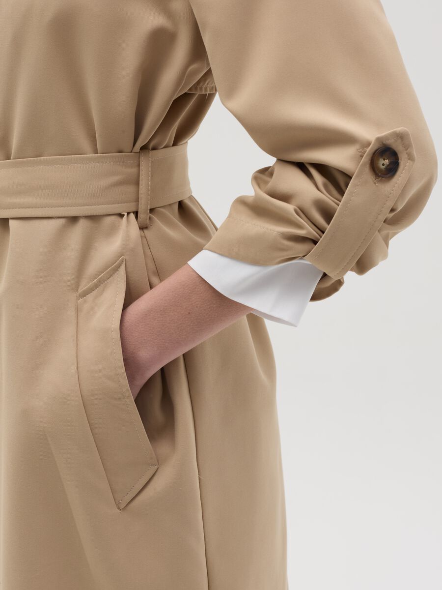 Double-breasted trench coat with buttons and belt_2