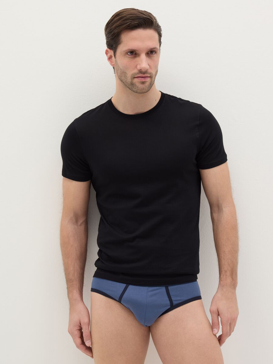 Stretch briefs with contrasting details_0