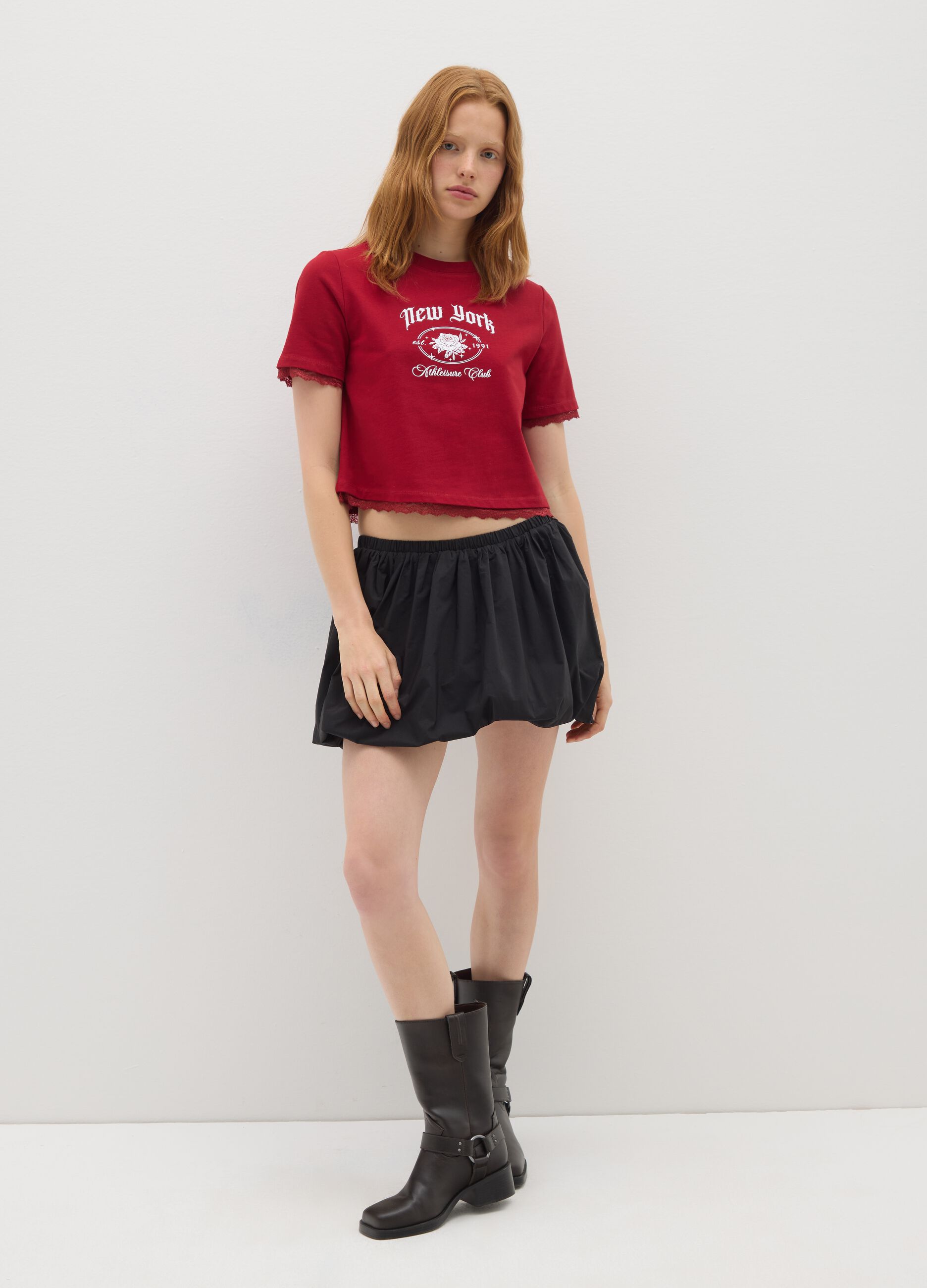 T-shirt in puro cotone rossa con pizzo