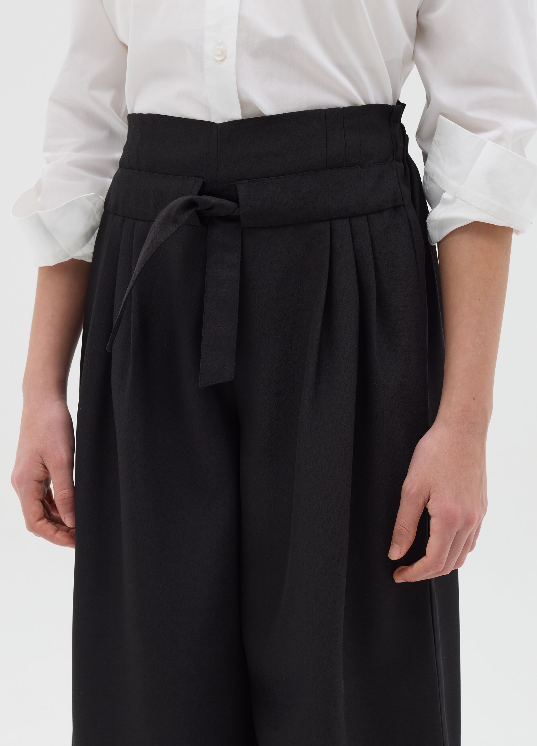 Pantaloni a gamba larga con cintura