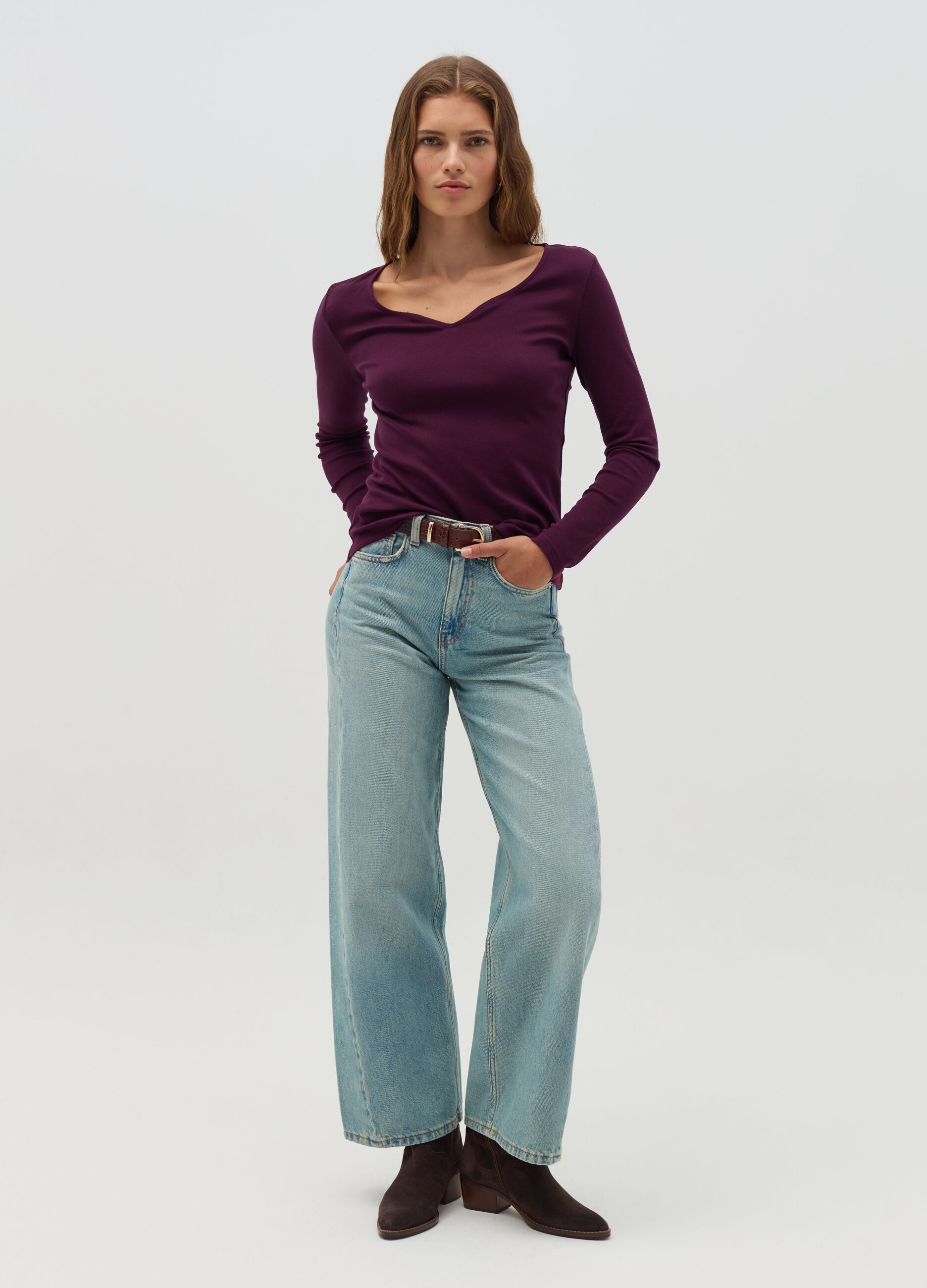 Long-sleeved T-shirt with sweetheart neckline