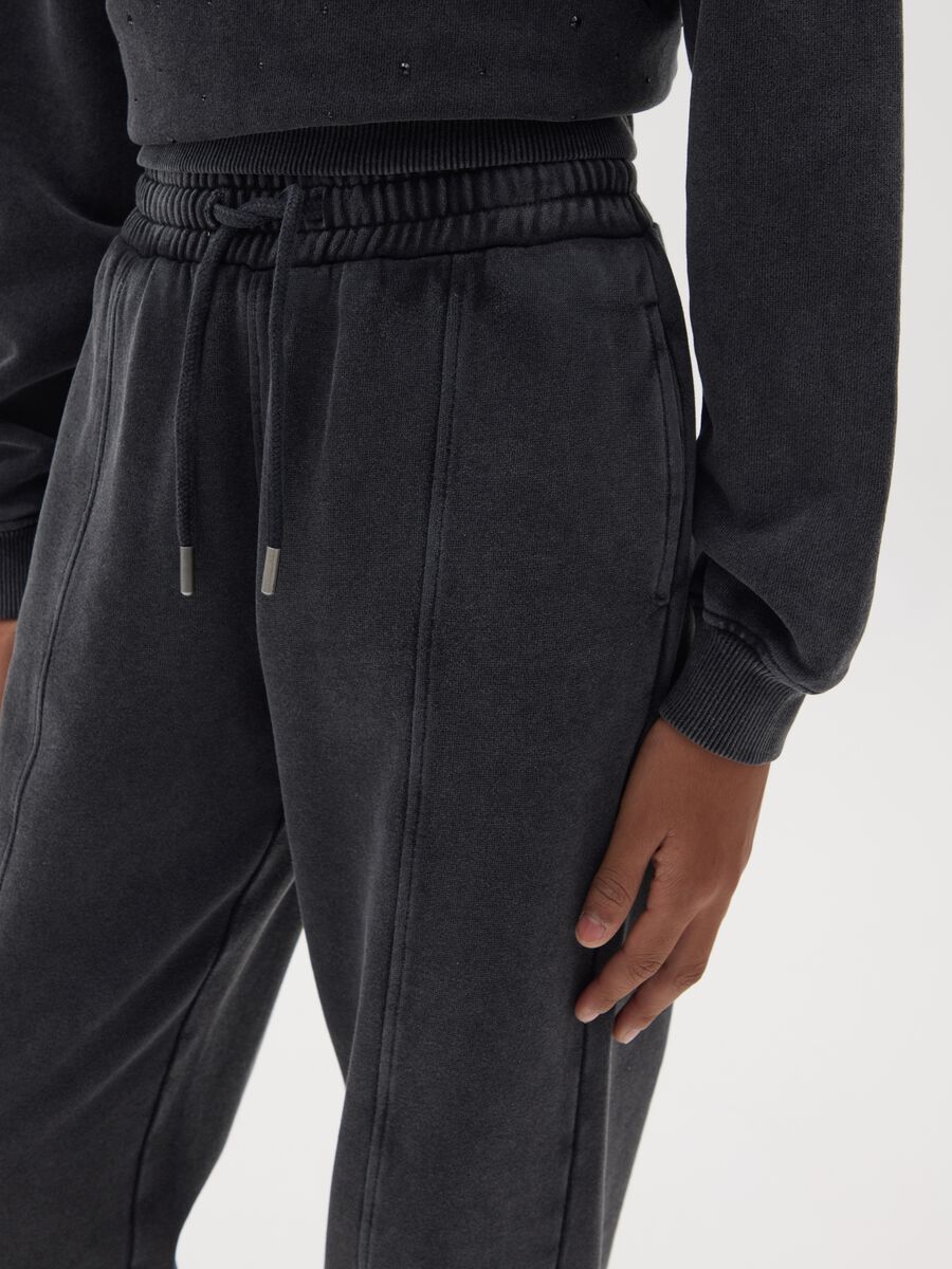 Girls' grey cotton blend joggers with regular fit_3