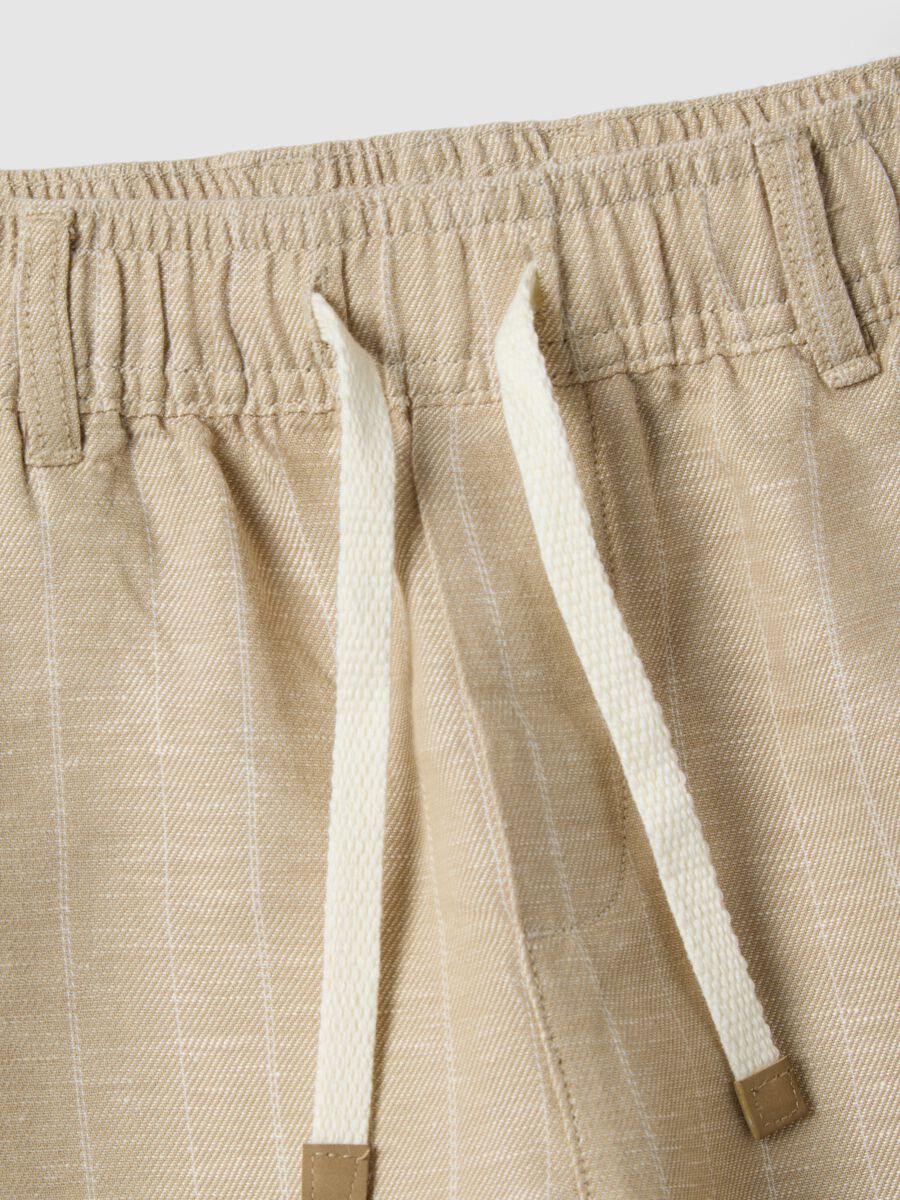 Pantaloni in misto lino beige a righe da bambino regular fit_2